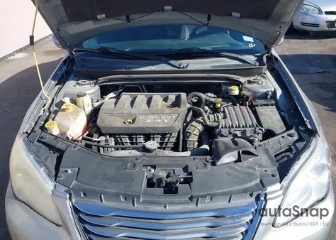 2013 Chrysler 200 Lx z USA, uszkodzony, nr VIN 1C3CCBAB6DN642302